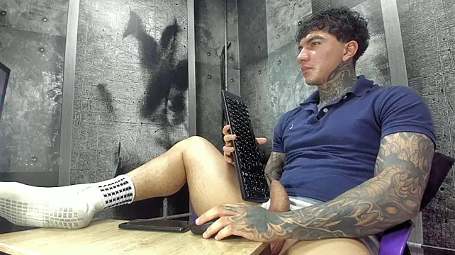 Gury_tattoo's Live Chat Room