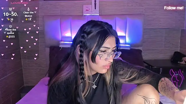mia_devine_ Adlı Modelin Canlı XXX Sohbeti