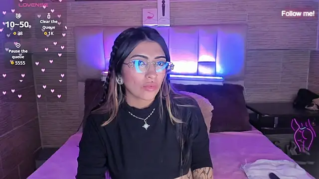 Онлайн чат XXX mia_devine_