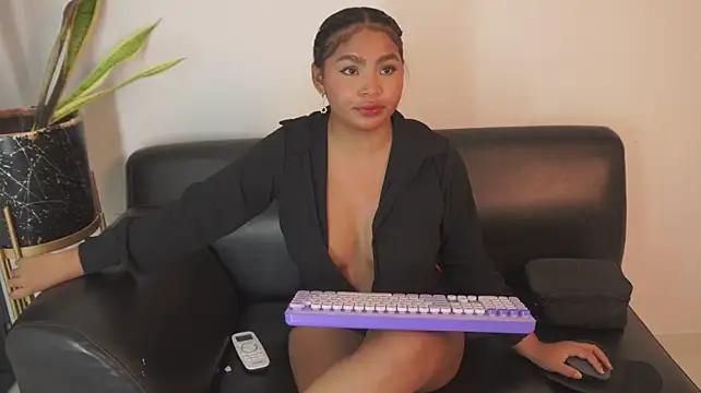 Anais_aradia - Show ass + spank ass