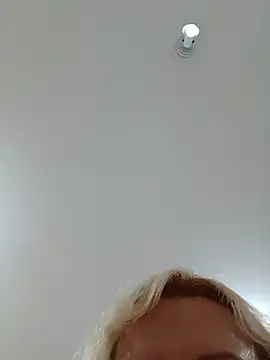 Laurinhasafad 现场XXX聊天