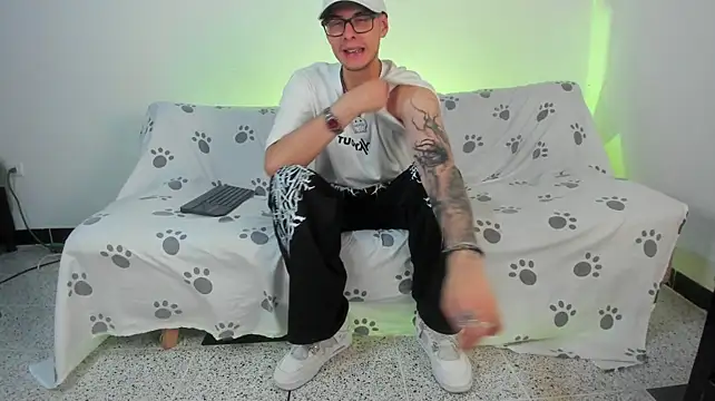 Vlad__night Adlı Modelin Canlı XXX Sohbeti