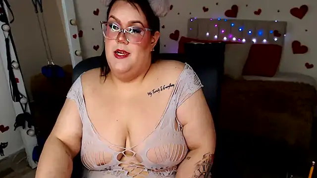 GiannaMorrys - ❤️ My Pussy need Attention👉Tip Here 😻