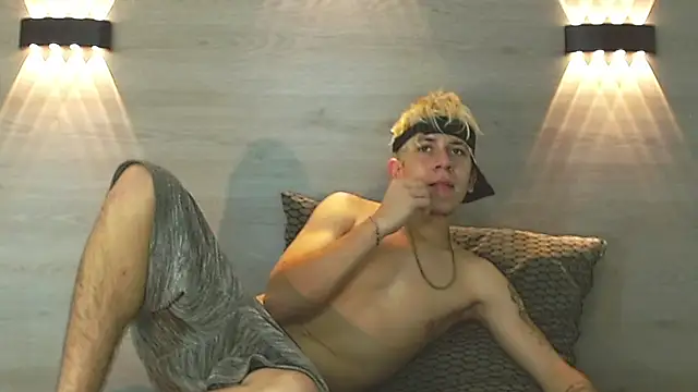 Gaeliitto's Live XXX Chat