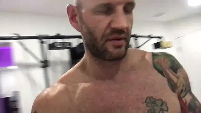 brianomally Live XXX Chat