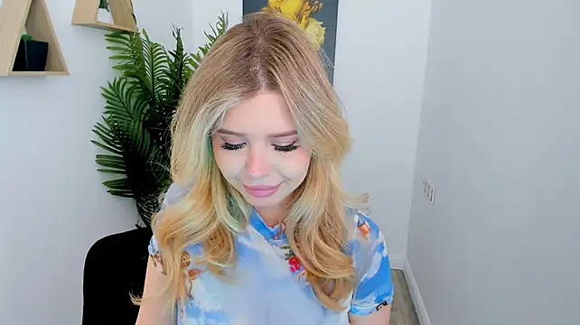 FollowLovee - bikini show