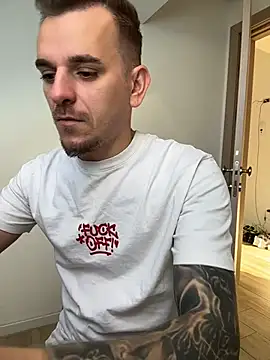 Huge_cock22cm Adlı Modelin Web Kamerası Şovu
