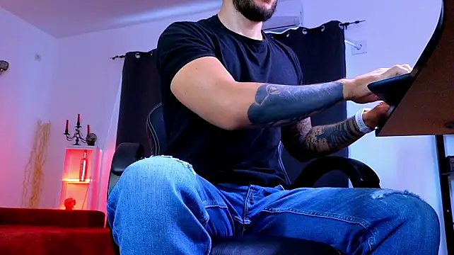 MightyAaron66 Live XXX Chat