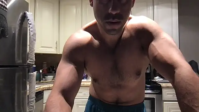 BigGuyMuscle Chat XXX in diretta