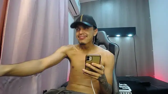 צ'אט XXX בשידור חי של Tayson_Hot
