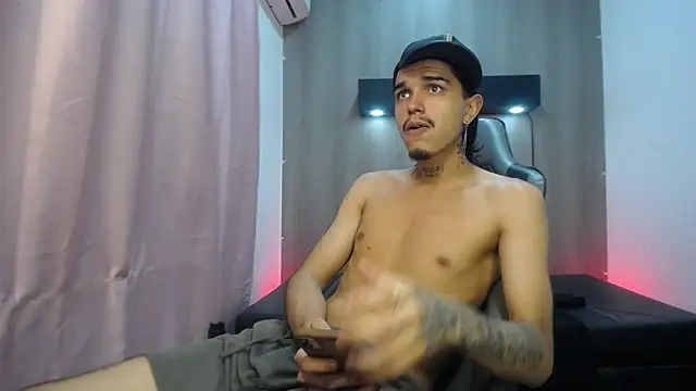 Chat +18 de Tayson_Hot ao vivo