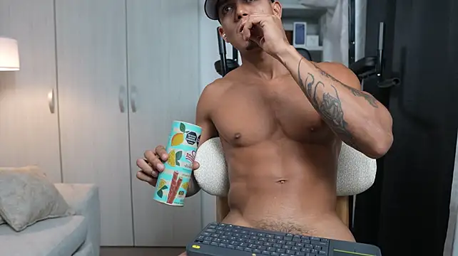 XXX chat uživo modela Paradise_boy__