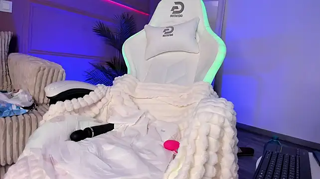 BettyVelvet - DildoFuck CloseUP
