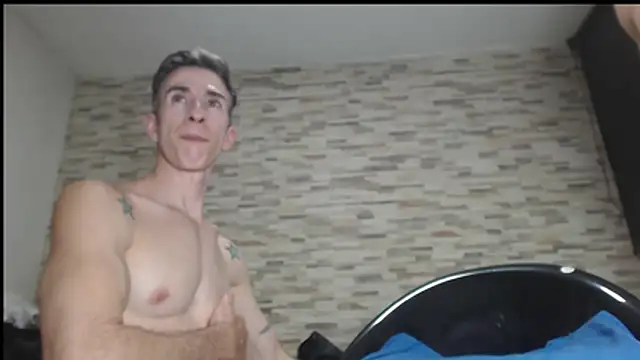 cameroncarter33 élő XXX-chatje