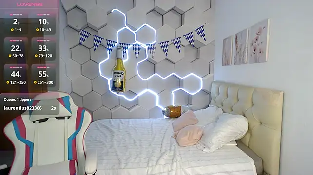 Aliicemeow - nipple play💋