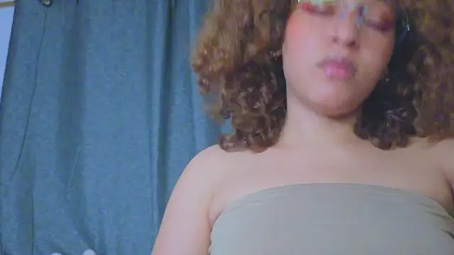 Ada_gales_'s Live XXX Chat