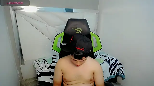 Czat XXX na żywo – Tommy_cotton