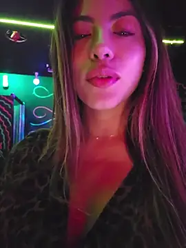 Karen_San_Miguel - Bra off in bar 🥵+ open 2 botton 😈