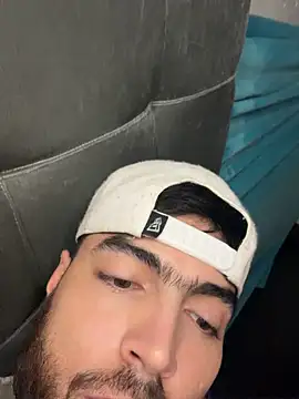 AdamLuna Adlı Modelin Canlı XXX Sohbeti
