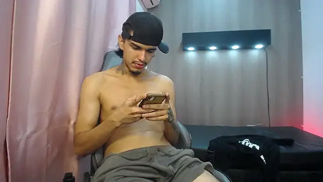 Chatroom XXX en direct de Tayson_Hot