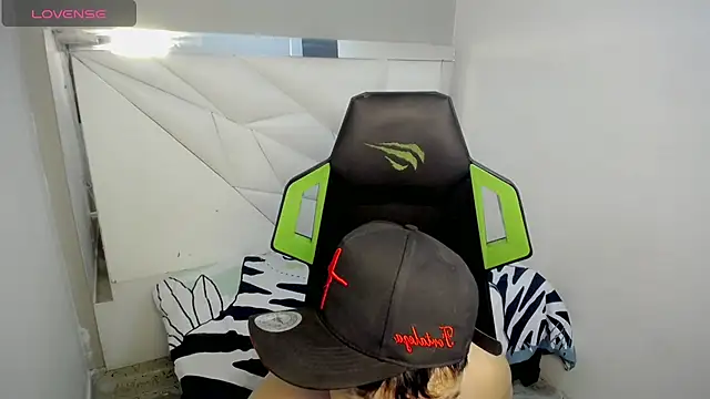 XXX chat uživo modela Tommy_cotton