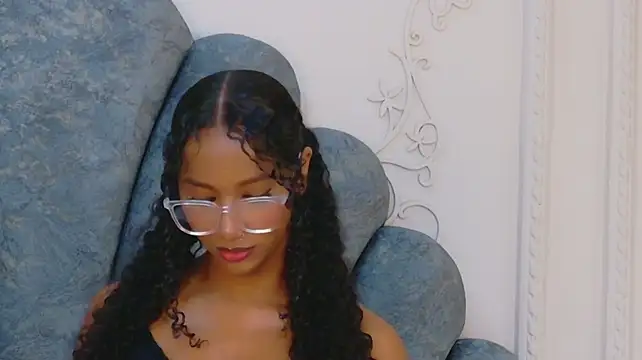 Chloe-Rose- 现场XXX聊天