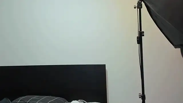 AliceDen XXX чат на живо