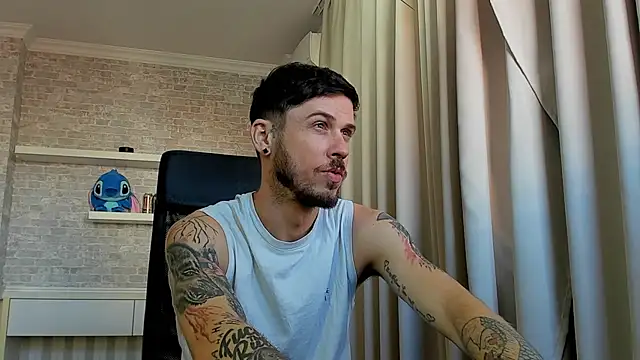 Chat XXX en directo de JonahShaw