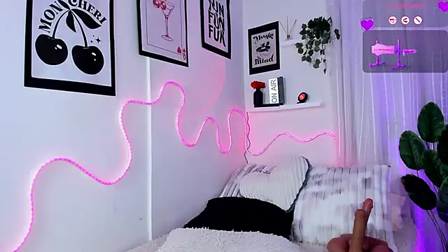 Samii_Evans - show boobs +slap