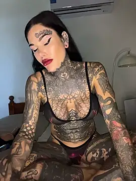 XXX chat uživo modela darkinkedbabe