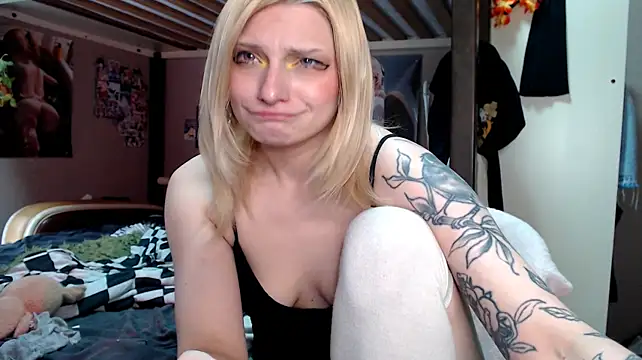 Asami_lait - pussy close to the camera