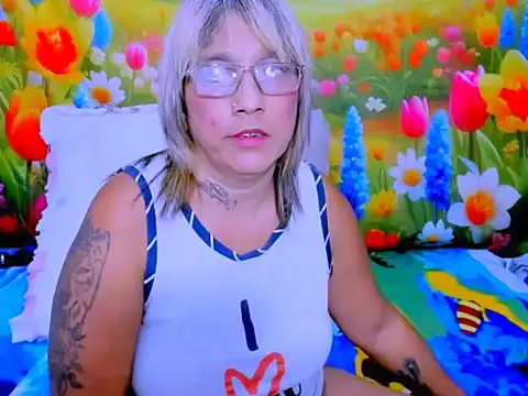 indianroxy Adlı Modelin Canlı XXX Sohbeti