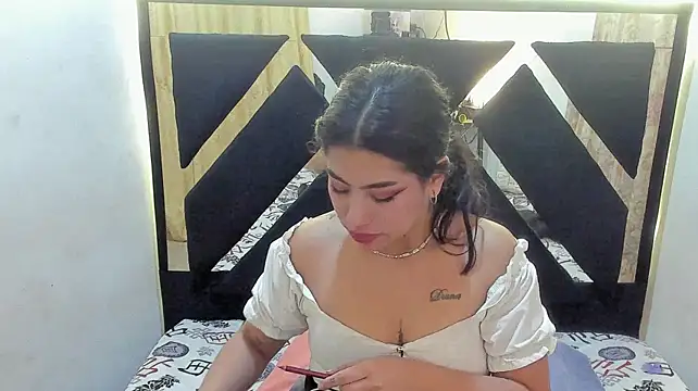 Chat XXX en directo de TrinityJames_