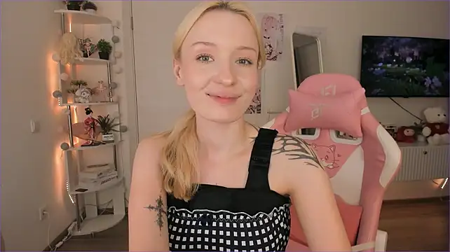 Tiffany_Paw - FingerPussy