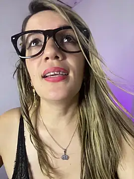 Ashly_07 - oil on my buttocks