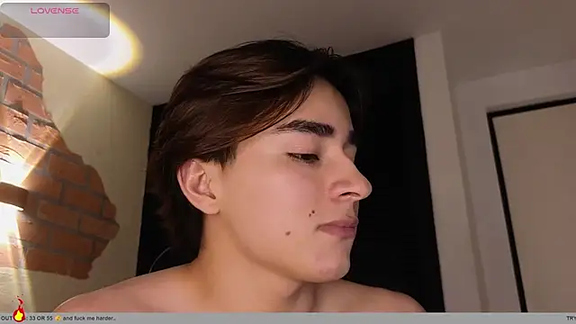 Chat +18 de Connorr_01 ao vivo
