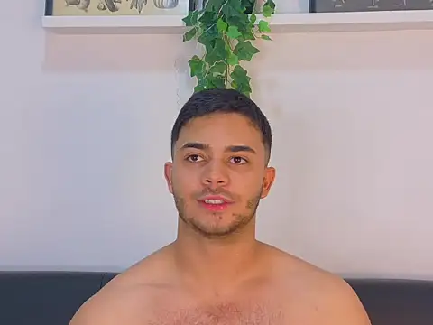 TylerWest_ – Naživo XXX chat