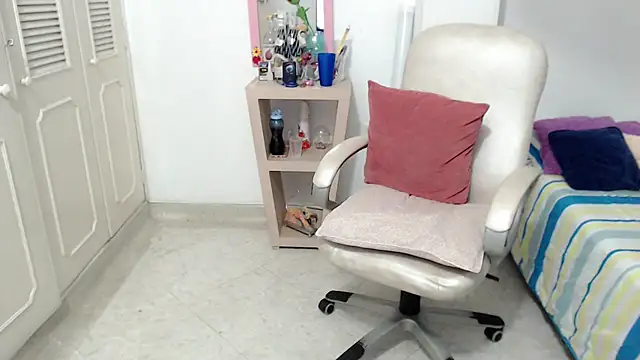 leonela_69's Live XXX Chat