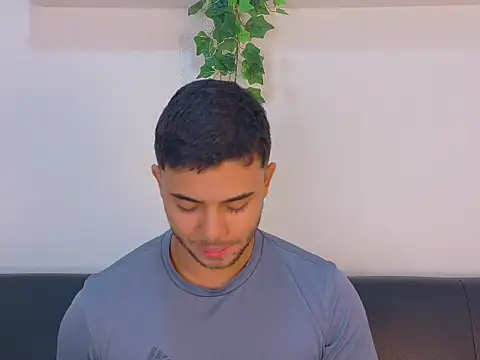 Онлайн чат XXX TylerWest_