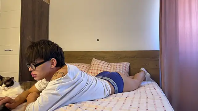 MathiasRayn Live XXX chat