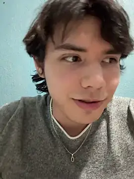 Show modela Aar_guts na web-kameri