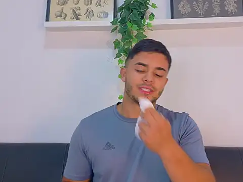 TylerWest_ 即時 XXX 聊天