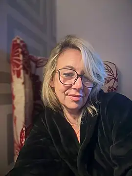 blondebitch2's Live XXX Chat