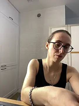 MartiniiSelenna - Sucking big finger