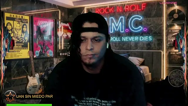 chino_roz Chat XXX in diretta