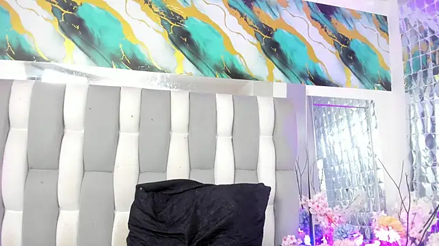 Chat +18 de IsaDiiaz ao vivo