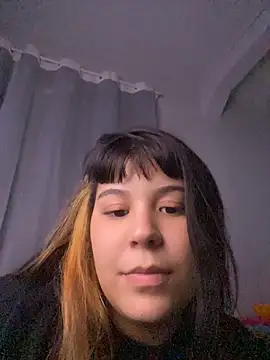 צ'אט XXX בשידור חי של sativa333