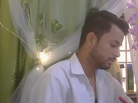 Stubborndesiboy 라이브 XXX 채팅