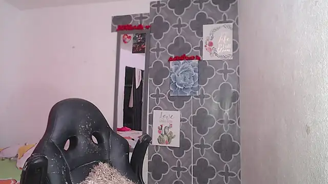 Онлайн чат XXX karamirror_