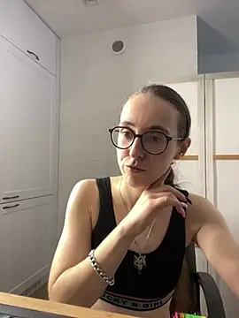 MartiniiSelenna - Sucking big finger